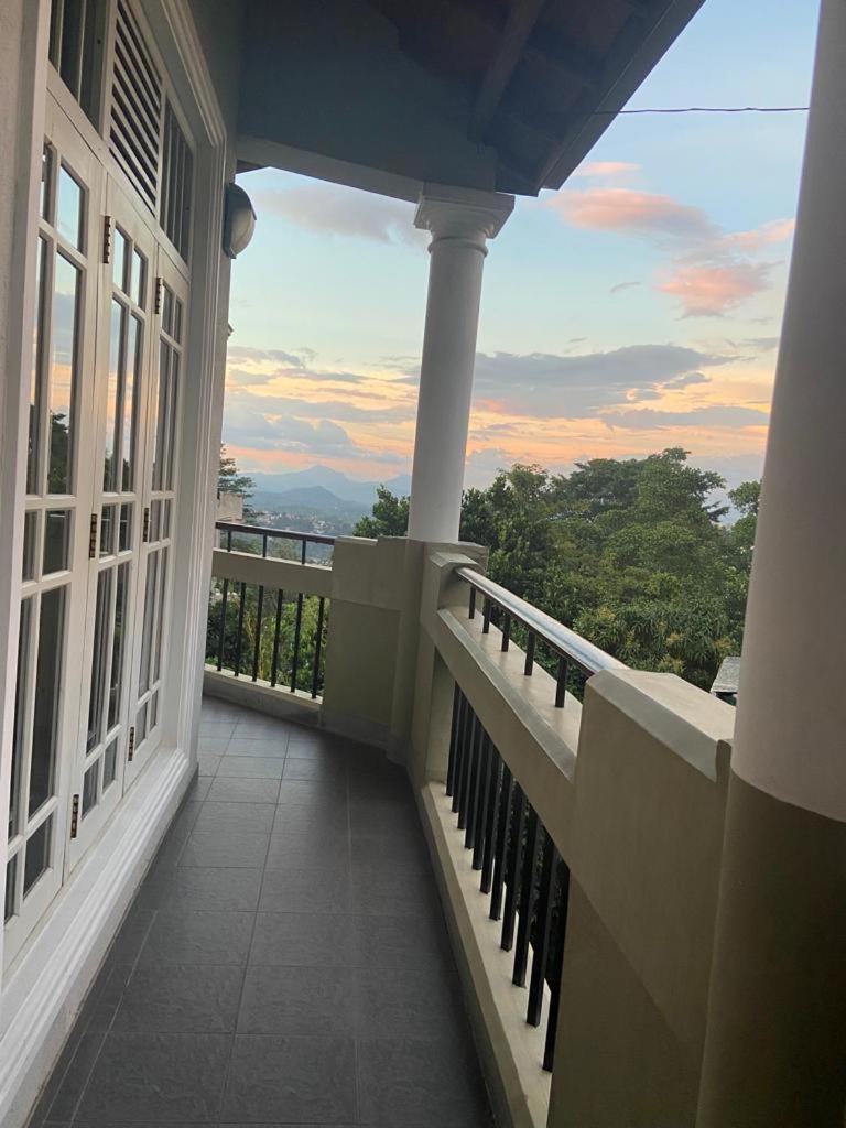 Vista House Kandy Esterno foto